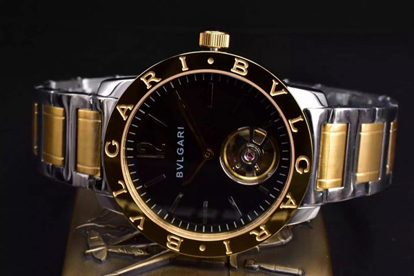 ブルガリ時計正面デザイン